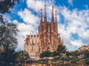 Southampton: Disembark & Barcelona Hotel Stay
