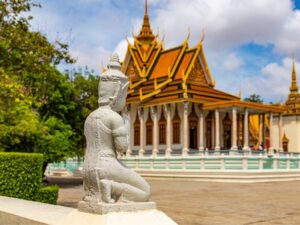 Phnom Penh: Overnight in Port