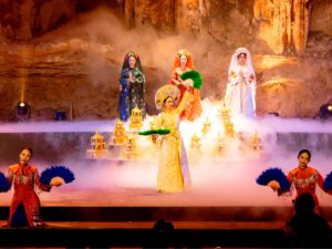 Hạ Long Bay: Disembark, Tour, Event & Hotel Stay