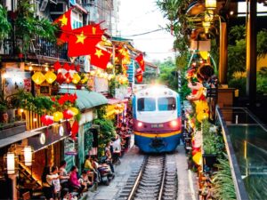 Tuần Châu: Disembark Ship & Hanoi Hotel Stay