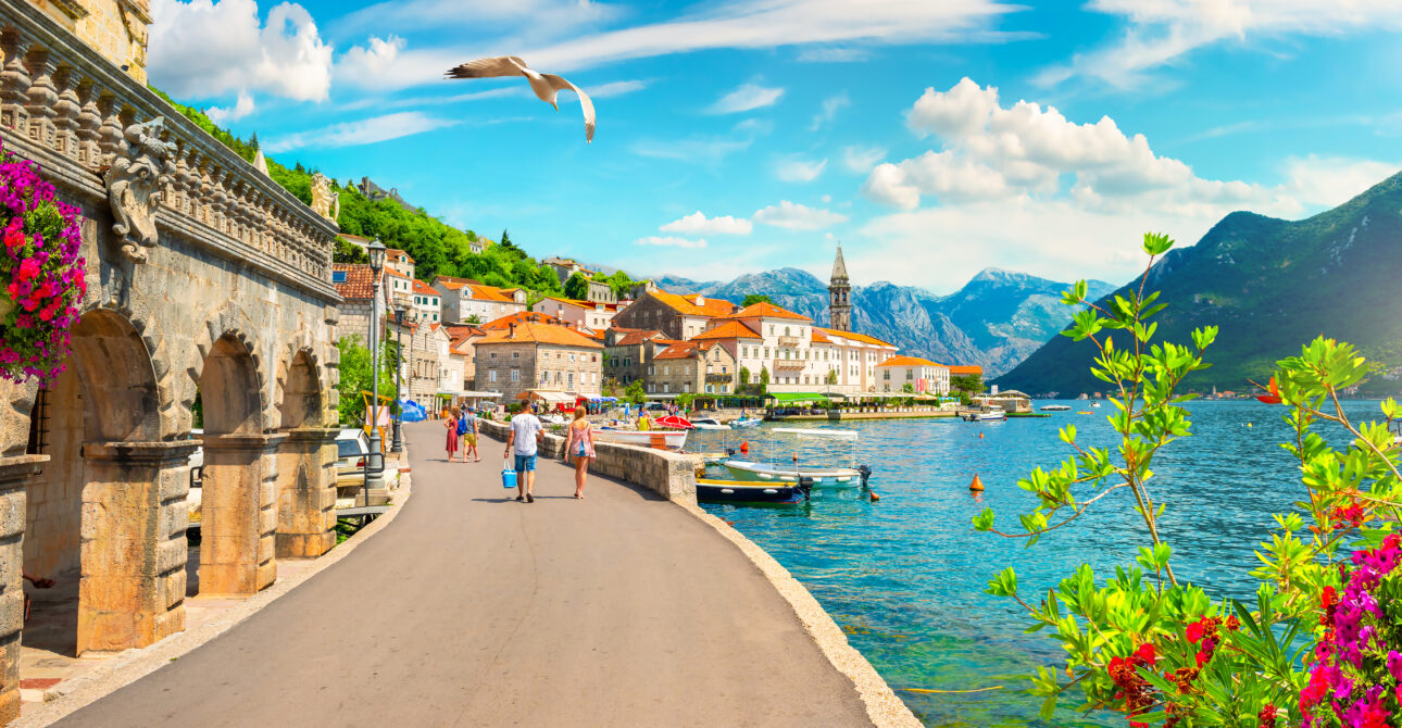 Are You Missing Out? Travel Expert Reveals the Easiest Way to Fly for Free Using Points—Qantas vs Virgin Compared!