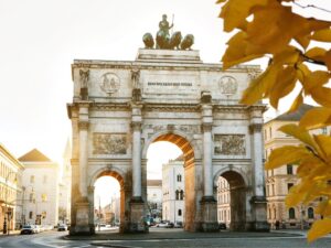 Southampton - London: Disembark & Munich Hotel Stay