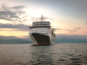 Southampton: Disembark & Embark Ship