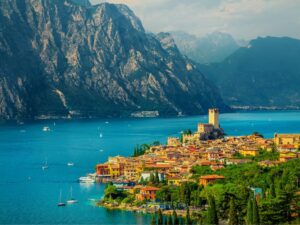 Lake Garda: Tour & Hotel Stay