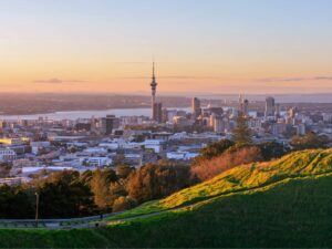 Auckland: Disembark Ship & Hotel Stay