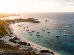 Perth: Tour & Hotel Stay
