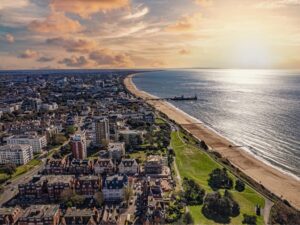 Southampton: Disembark & Bournemouth Hotel Stay